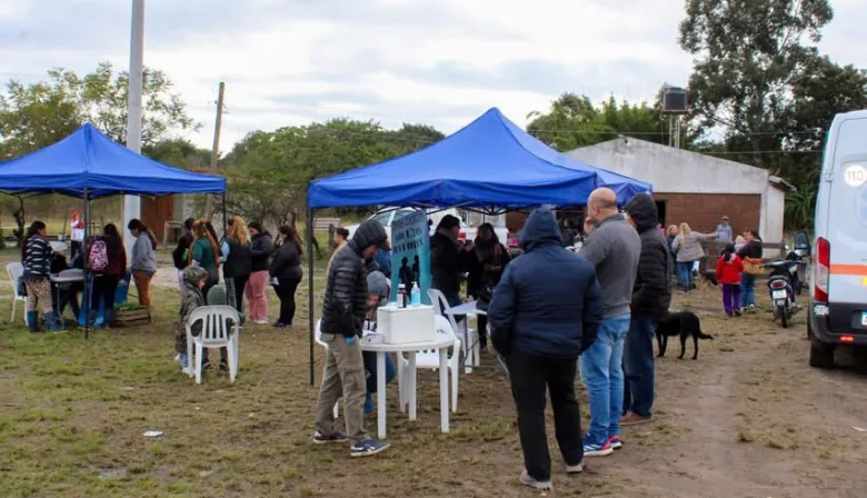 Esquina: Amplia asistencia municipal en Arroyo Vega: servicios, atención y acompañamiento a los vecinos