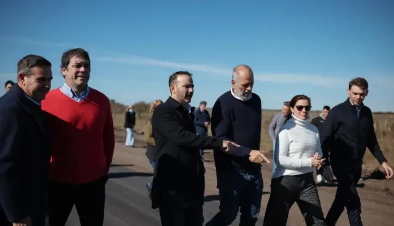 Valdés supervisó el avance de la Ruta 126, financiada con recursos provinciales