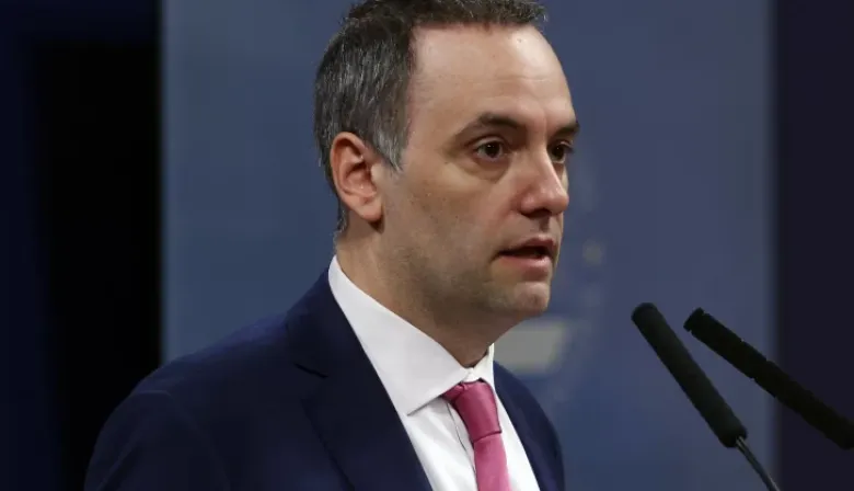 Manuel Adorni renunció a la jefatura de Gabinete