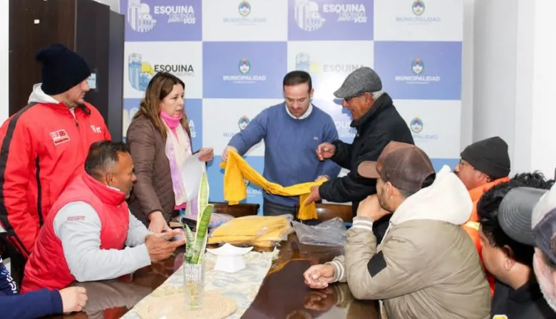 El Municipio de Esquina entregó nueva indumentaria al personal del Malacate Municipal