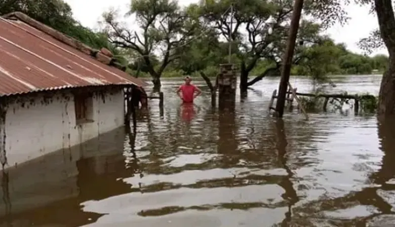 El temporal golpea a Perugorría: 20 familias permanecen aisladas por el desborde de arroyos