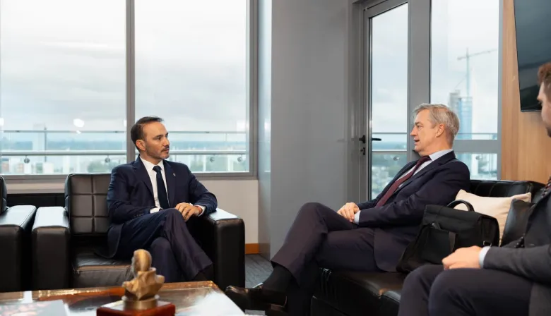 Valdés recibió al embajador de la Unión Europea, que visita Corrientes para fortalecer vínculos de cooperación
