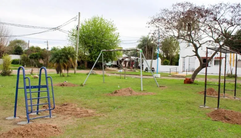 Esquina: Avanzan las obras para recuperar la Plaza Islas Malvinas y renovar su sector de juegos