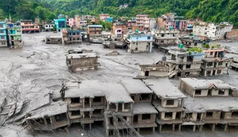 Desastre en Nepal: confirmaron más de 360 muertos y 1.300 desaparecidos