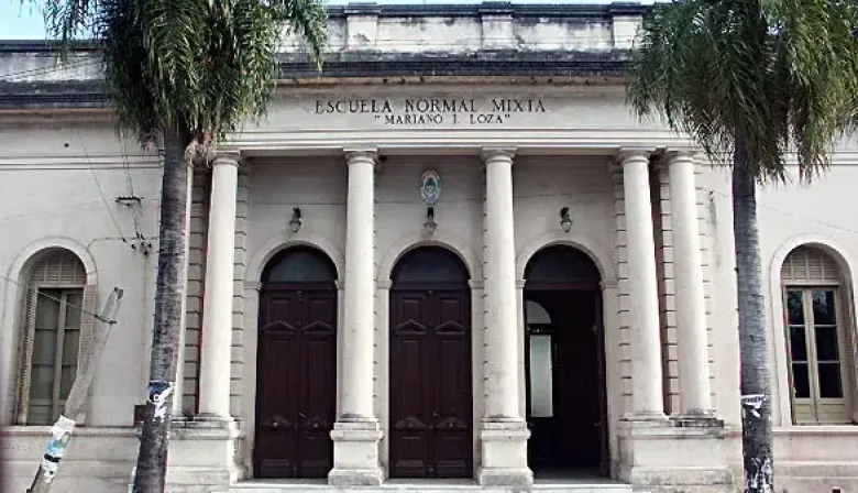La Escuela Normal de Goya prohíbe ingresar con celulares: la medida rige desde el lunes