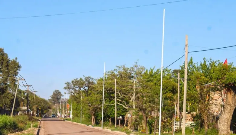 Esquina avanza con la transformación de calle Antártida Argentina y suma nueva iluminación