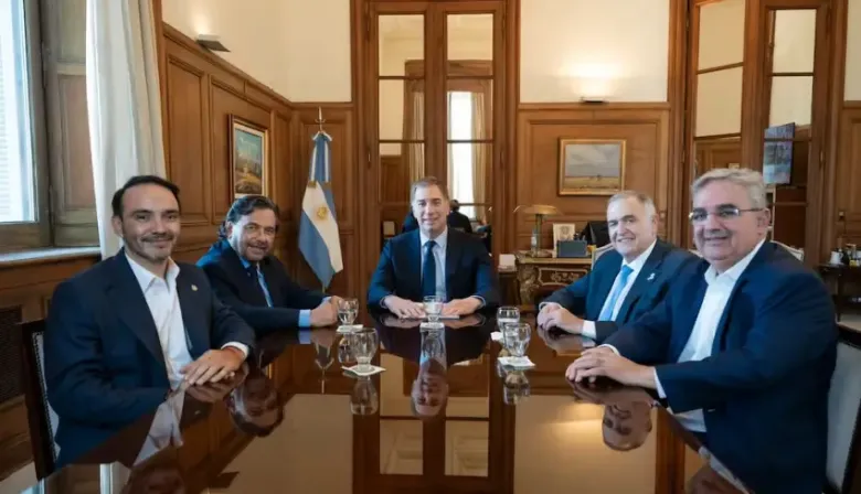 Presupuesto 2027: Santilli abrió el diálogo con Valdés y otros gobernadores
