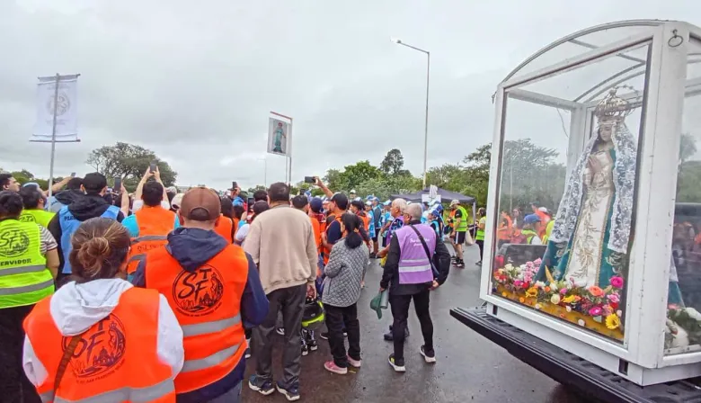 “Con fe y esperanza, miles de peregrinos ya caminan rumbo a Itatí”