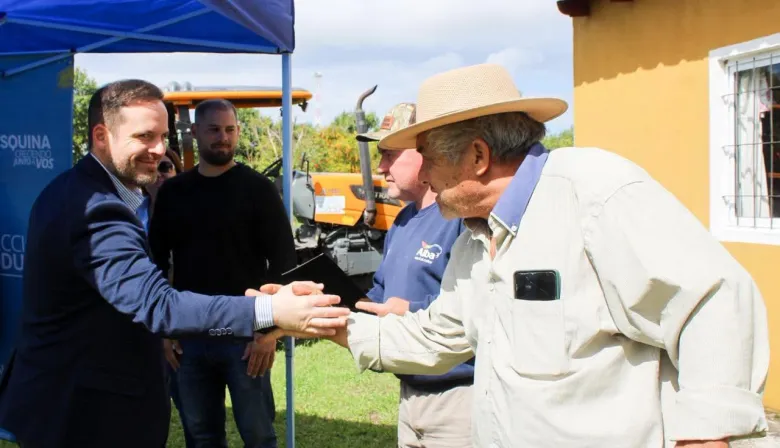 Esquina impulsa la producción rural con maquinaria agrícola y entrega de semillas a productores