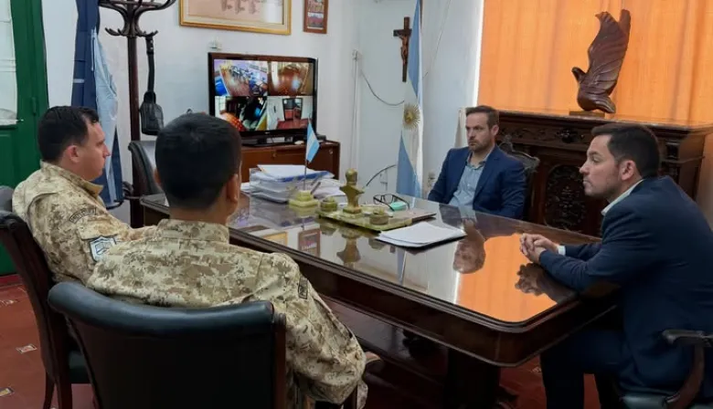 Olivetti y Prefectura coordinan acciones de prevención ante la crecida del río
