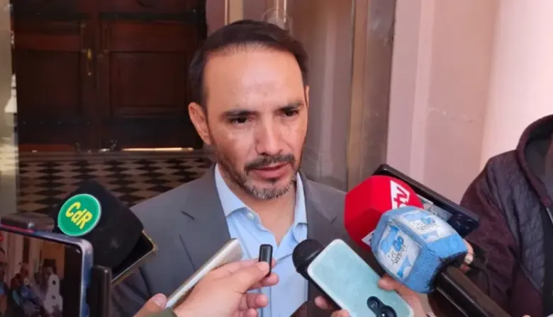 Juan Pablo Valdés anunció acuerdos con Nación para recuperar viviendas y avanzar con obras viales