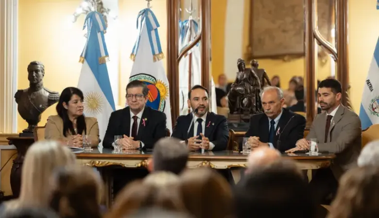 Valdés presentó “Primeros Latidos”, un programa de acompañamiento integral para madres y bebés