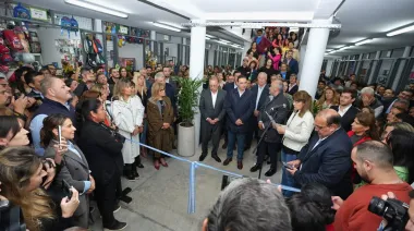 Valdés inauguró el “Mercado Ex Vía” ratificando su apoyo a los emprendedores correntinos