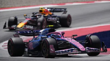 Franco Colapinto consiguió dos adelantamientos sobre el final y terminó en el puesto 15 en el GP de España