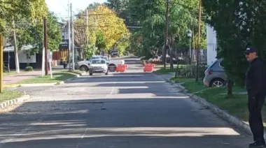 Esquina: Clausuran tramo de calle Constitución por hundimiento del asfalto