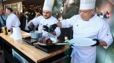 Milanesas, hamburguesas y empanadas: degustación de carne de guanaco en la Expo