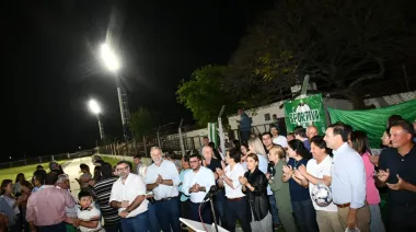 Valdés inauguró la iluminación de la cancha del Club Sportiva de Esquina