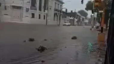 Temporal en Esquina: más de 130 mm de lluvia, barrios anegados y desagües colapsados en el centro
