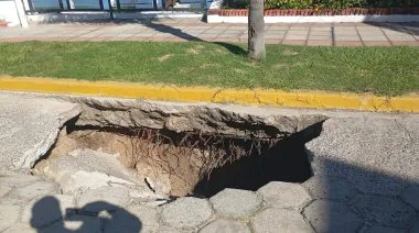Hundimiento en la zona de la costanera de Esquina