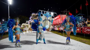 La primera luna carnavalera brillo con todo su esplendor
