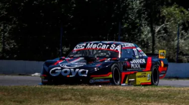 El piloto goyano Ignacio Vilas hizo su debut en la categoria del TC Pista Mouras con un triunfo en su primera presentacion.