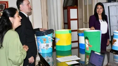 La ministra de Educación de la Provincia recorre las escuelas ante la aparición de mensajes intimidatorios