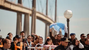 Corrientes se vistió de patria: más de 20.000 personas celebraron los 210 años de la Independencia en la Costanera