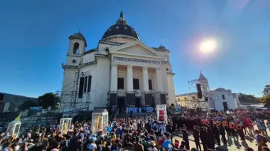 Itatí vive la previa del Día de la Coronación Pontificia de la Virgen con la llegada de miles de peregrinos