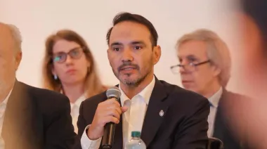 Valdés participó en la reunión binacional argentino-paraguaya para impulsar el desarrollo de la Hidrovía