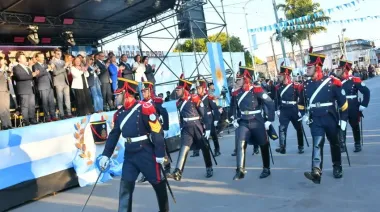 Juan Pablo Valdés homenajeó a los granaderos correntinos en su día