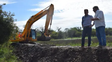 El intendente Hormaechea supervisó trabajos de limpieza y mantenimiento de canales en el barrio Santa Clara