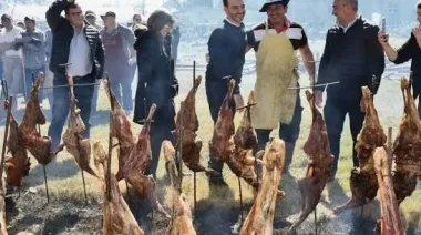 Juan Pablo Valdés participó de la Fiesta del Cordero Lomeño en Lomas de Vallejos