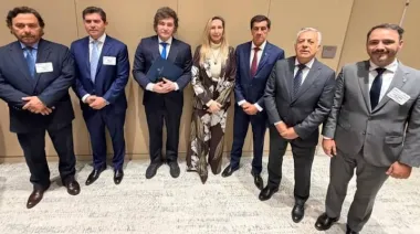 Valdés viaja a París con Milei para atraer inversiones y fortalecer el vínculo con Nación