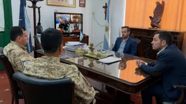 Olivetti y Prefectura coordinan acciones de prevención ante la crecida del río