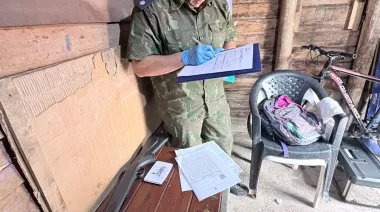 Esquina: Allanaron la casa de un hombre acusado de disparar contra las mascotas de sus vecinos