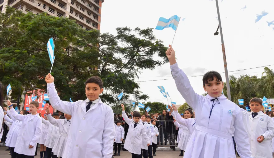 Día de la Bandera: Valdés tomará el Juramento a la Bandera a alumnos de Capital