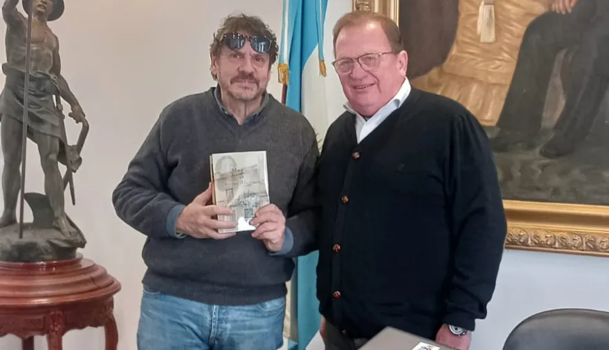 Goya- Felipe Pigna visito la casa de la cultura
