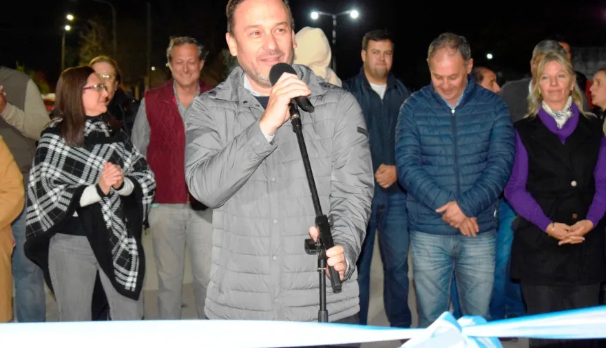 El intendente Mariano Hormaechea presidió la inauguración de tres cuadras de pavimento en hormigón armado