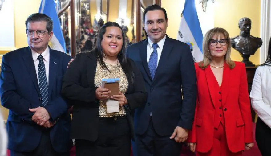El Gobierno de Corrientes distinguirá a docentes por su labor educativa