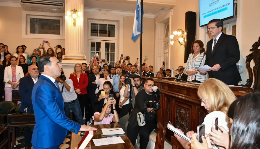 Valdés juró como senador y anticipó que impulsará iniciativas sobre producción e industrialización