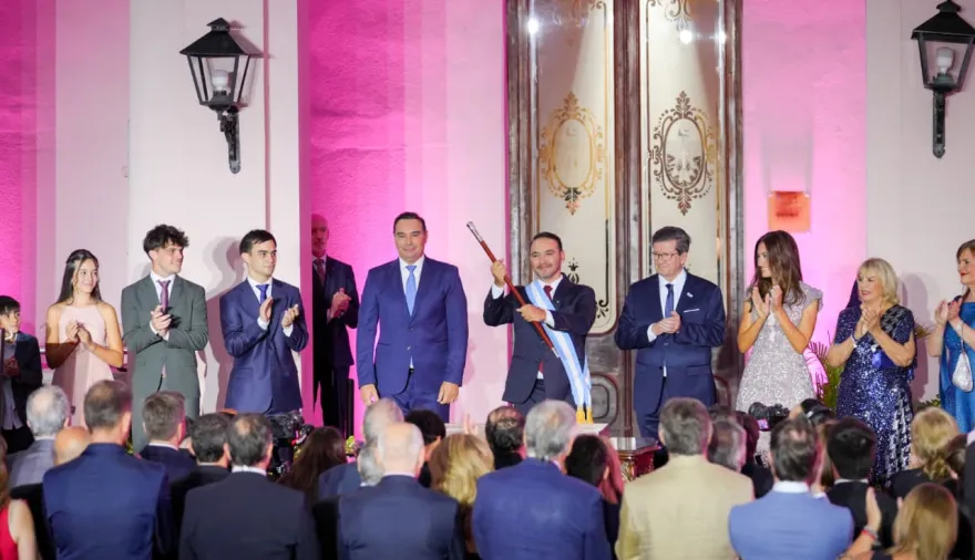 Al recibir los atributos de mando, Juan Pablo Valdés ratificó el Plan Corrientes 2030