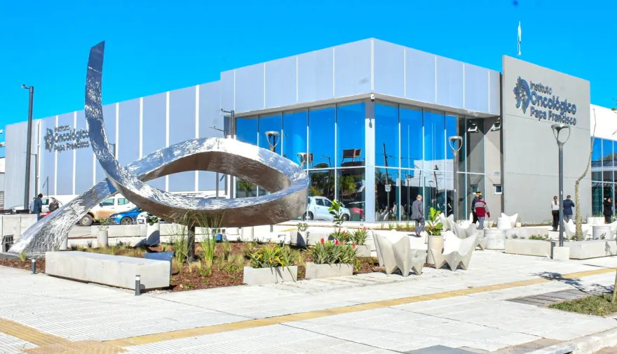 Instituto Oncológico “Papa Francisco”: con un centro de atención modelo, la Provincia insta a la prevención en el Día Mundial contra el Cáncer
