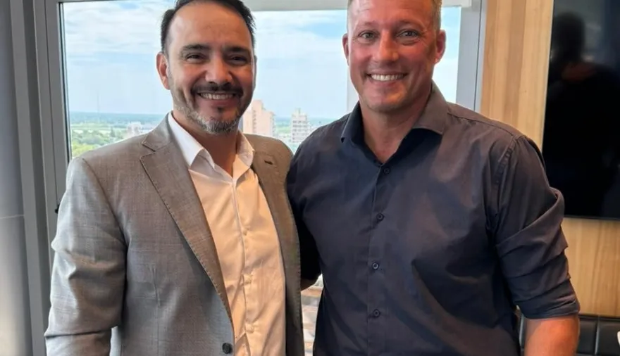 Arnoldo Ronher gestionó apoyo para la Fiesta del Pacú y avanzó en una agenda turística con el Gobernador