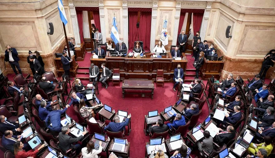 Media sanción para la reforma laboral: el Senado aprobó el proyecto con 42 votos a favor y 30 en contra