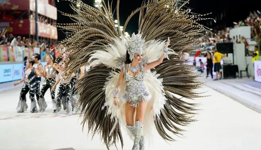 Yasí Berá de Esquina brilló en el Corsódromo Nolo Alías y conquistó al público capitalino