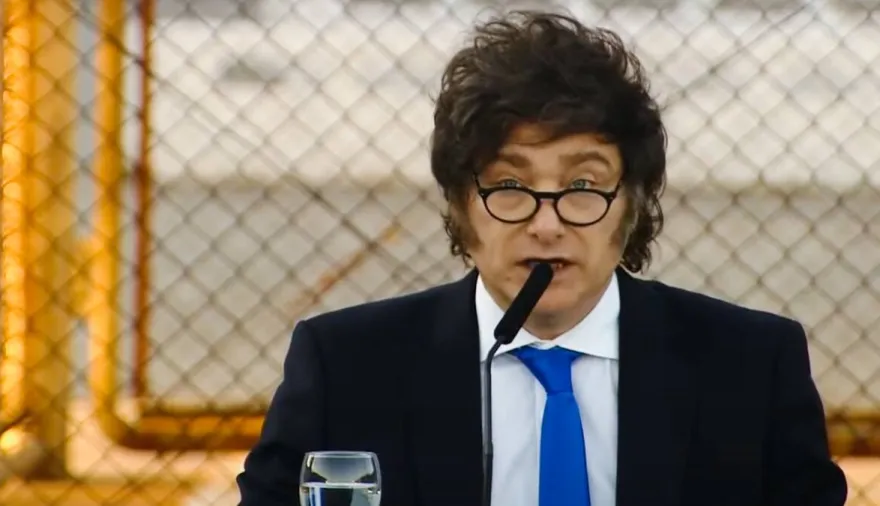 Javier Milei salió a cruzar al empresario que reconoció que “robaban” con el precio de los neumáticos: “Dedicado a los delincuentes”