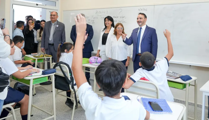 Valdés reafirmó el compromiso con el futuro y la educación en la inauguración la escuela Juan Domingo Perón