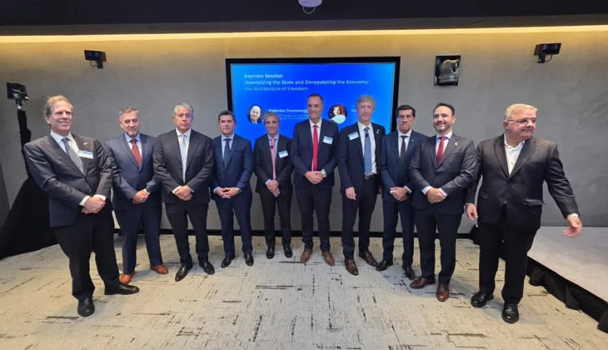 Valdés se reunió con importantes inversores, CEOS y gobernadores con el objetivo de conseguir financiamiento para la provincia