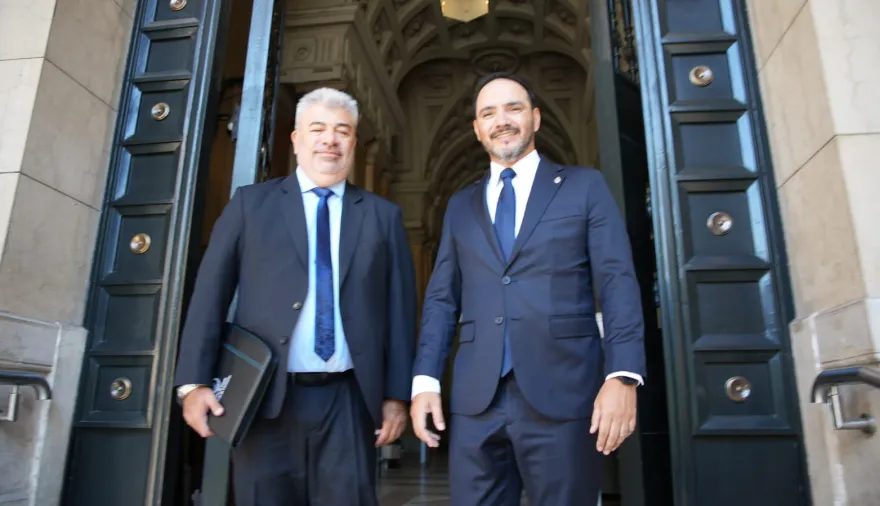 El gobernador Juan Pablo Valdés avanzó en el histórico reclamo de Corrientes por las regalías de Yacyretá y Salto Grande