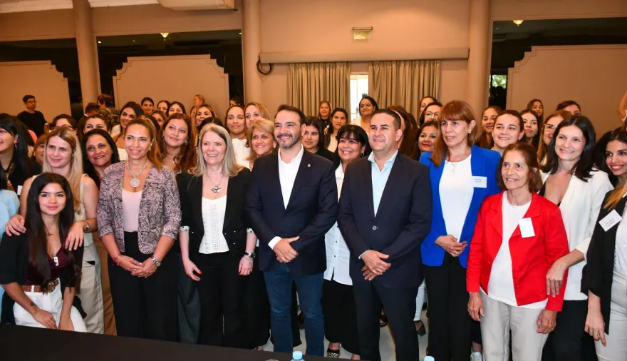 El gobernador Valdés presidió la apertura de Encuentro de Áreas Mujer de la provincia